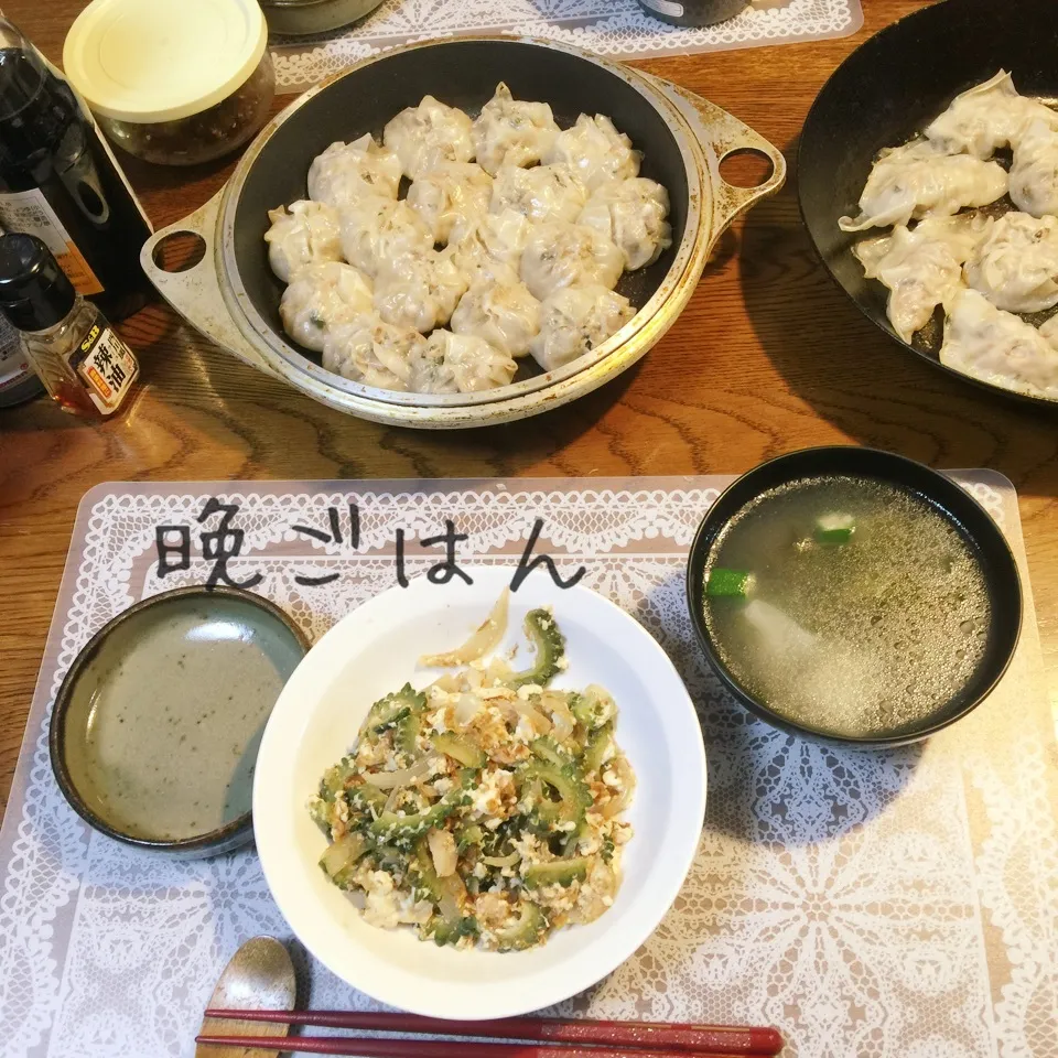 Snapdishの料理写真:紫蘇入り餃子、ゴーヤチャンプル、スープ|yakinasuさん