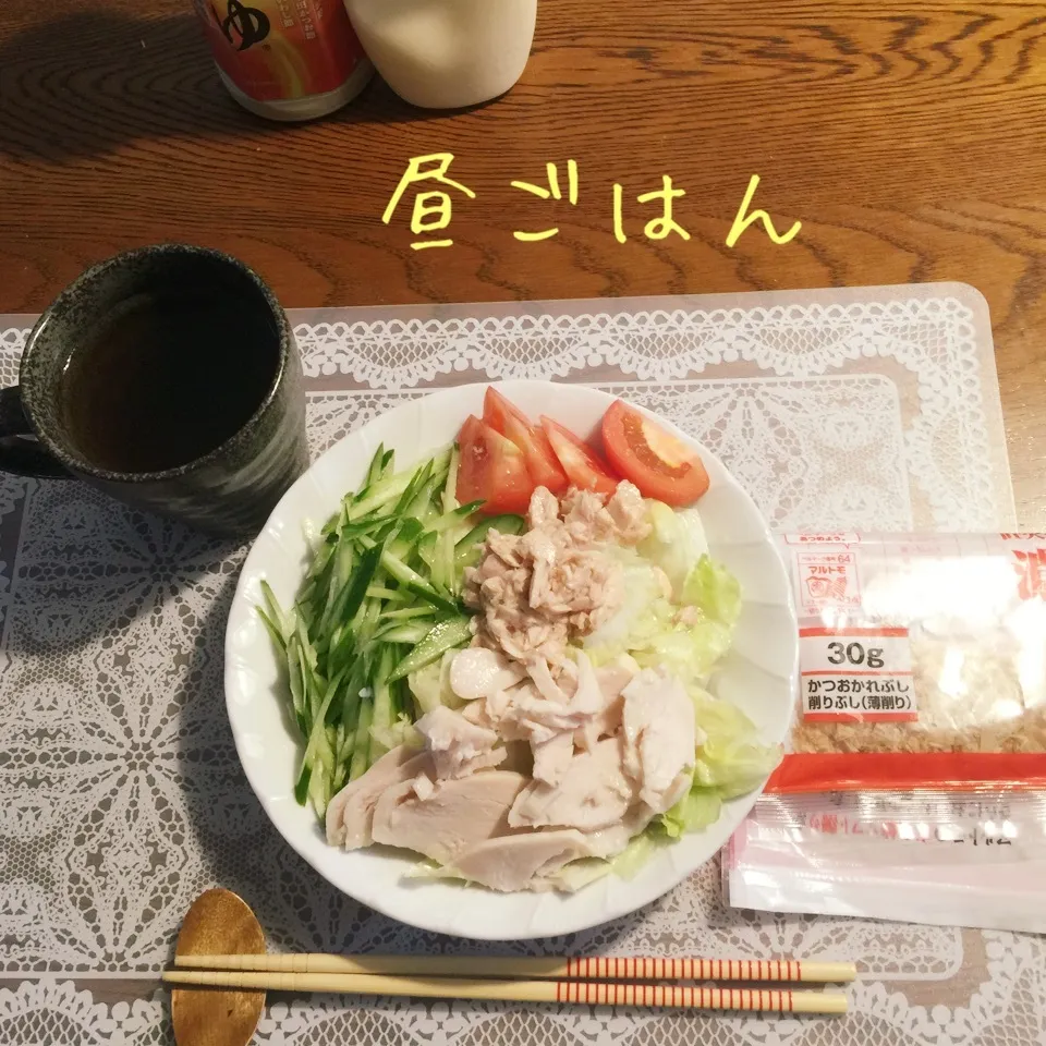 Snapdishの料理写真:サラダうどん鶏ハムのせ|yakinasuさん