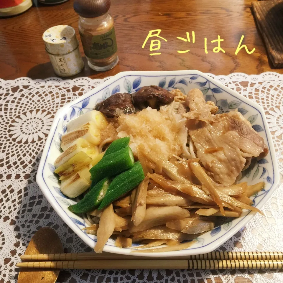 Snapdishの料理写真:肉ゴボウのせおろし蕎麦|yakinasuさん