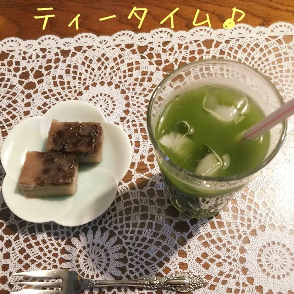 Snapdishの料理写真:こしあんと甘納豆のういろうとグリーンティー|yakinasuさん