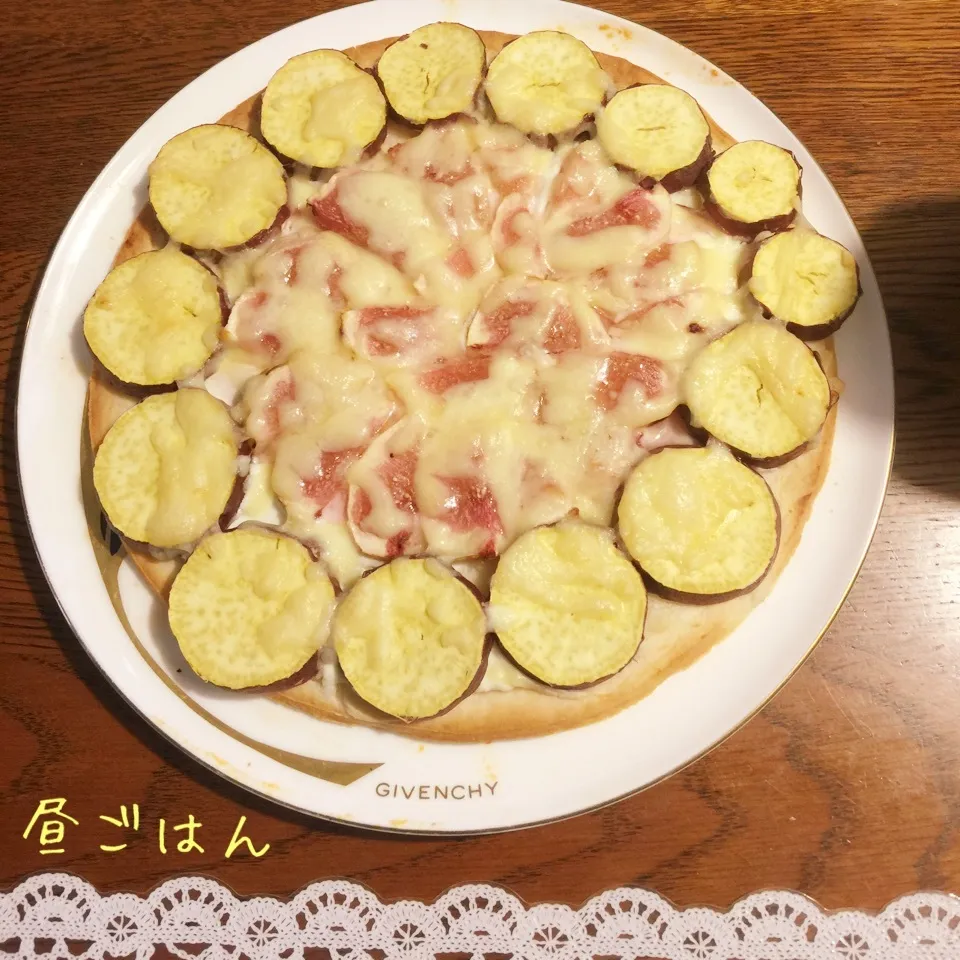 Snapdishの料理写真:薩摩芋とイチジクの蜂蜜ピザ|yakinasuさん