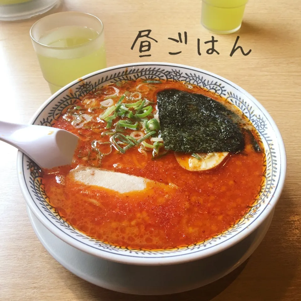 醤油とんこつラーメンの赤 見た目程辛くはない。|yakinasuさん