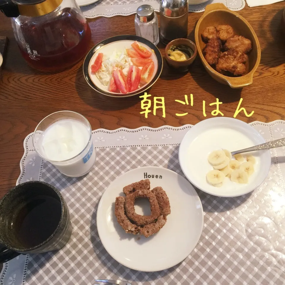 Snapdishの料理写真:ドーナツ、ヒレかつ、キャベツトマト、ヨーグルトバナナ、ミルク|yakinasuさん