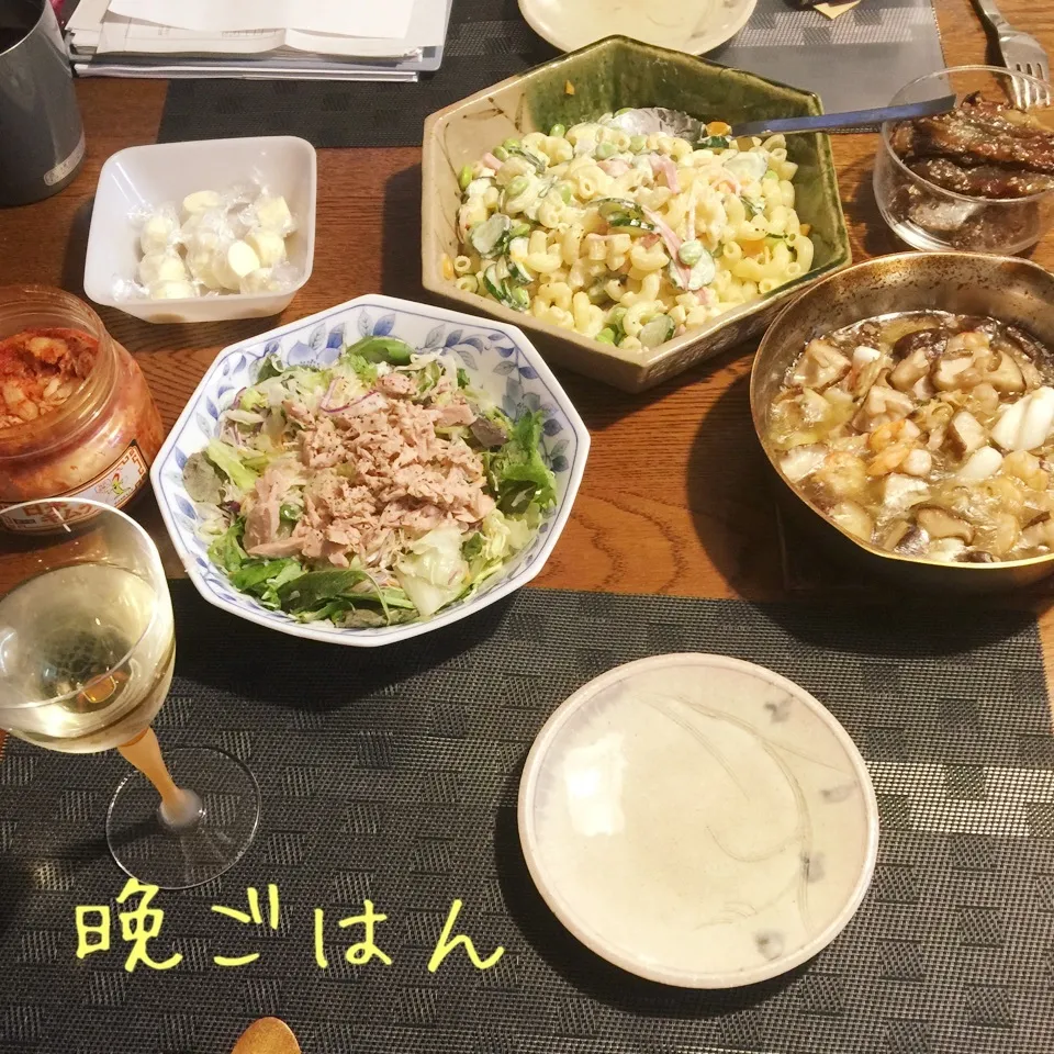 Snapdishの料理写真:椎茸パプリカシーフードミックスのアヒージョ、マカロニサラダ、|yakinasuさん