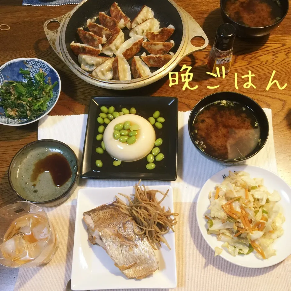 Snapdishの料理写真:鯛牛蒡煮付け、餃子、野菜炒め、豆腐枝豆あん、味噌汁|yakinasuさん