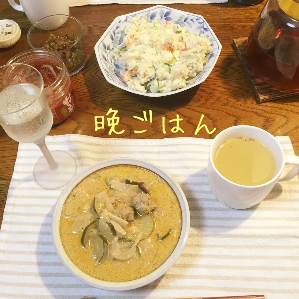 Snapdishの料理写真:ミートボールカレークリーム煮、ポテトサラダ、コンソメ、|yakinasuさん