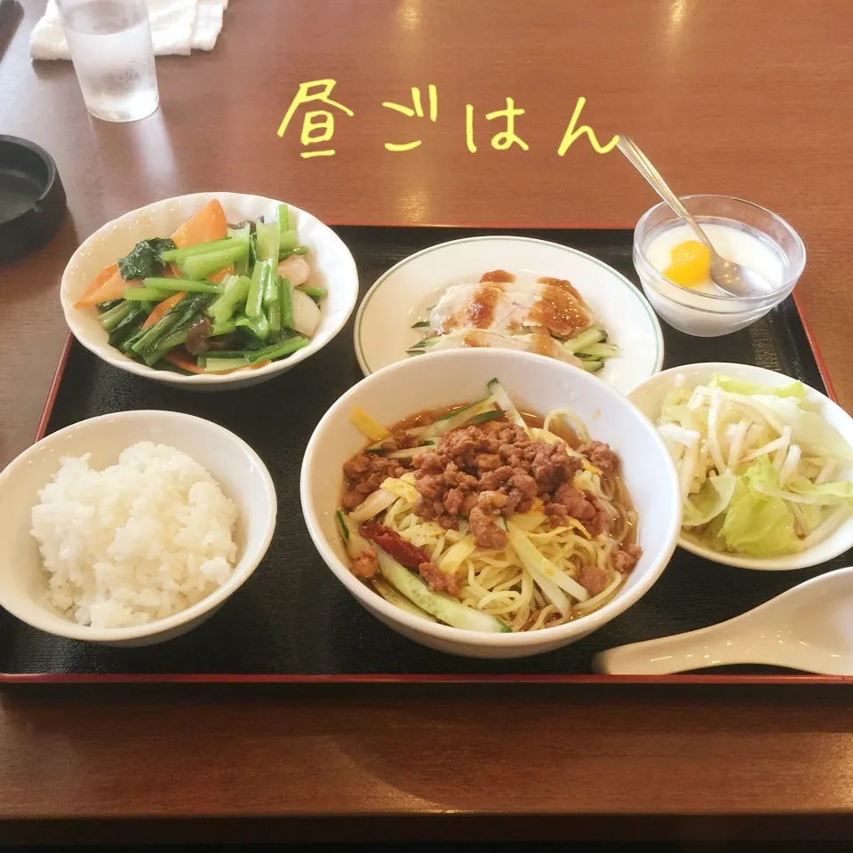 台湾冷麺、棒棒鶏、小松菜と海老炒め、サラダ、杏仁豆腐|yakinasuさん