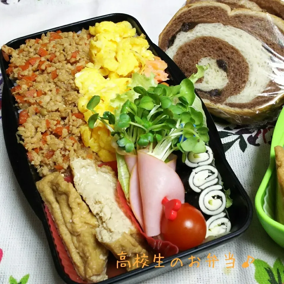 Snapdishの料理写真:3色そぼろ弁当♪|ちびたまさん