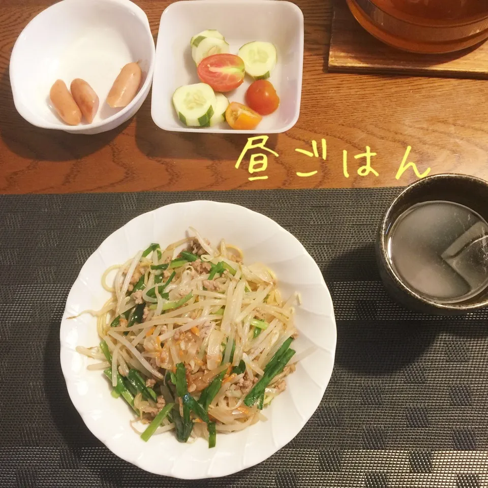 Snapdishの料理写真:香港焼きそば、残り物|yakinasuさん