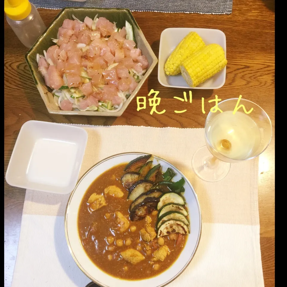 チキン夏野菜ひよこ豆のカレー、マグロカルパッチョ、コーン|yakinasuさん