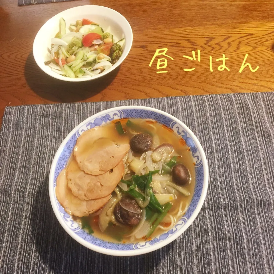 醤油ラーメン野菜たっぷりチャーシューのせ|yakinasuさん