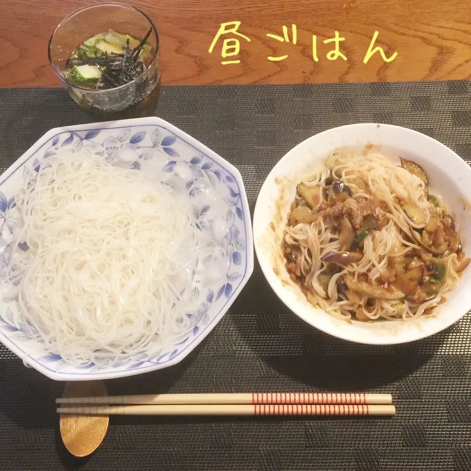 素麺2種 茄子オクラ入り肉味噌酢味噌と、出汁つゆ薬味|yakinasuさん