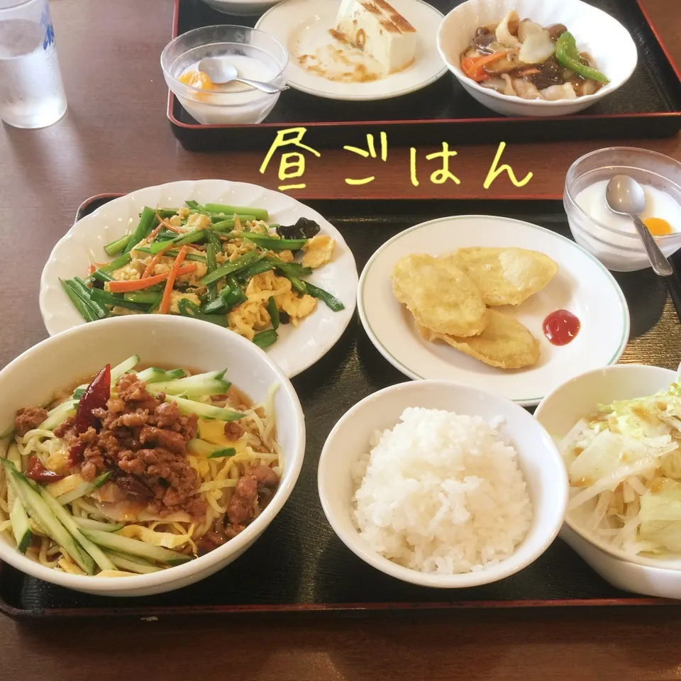 台湾冷麺、薩摩芋天ぷら、ニラ玉子炒め、大根サラダ、杏仁豆腐|yakinasuさん