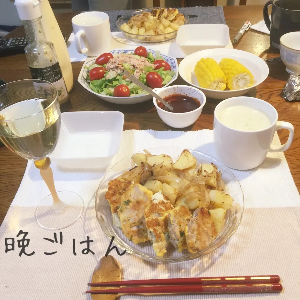 Snapdishの料理写真:ポークピカタ、リヨネーズポテト、ツナサラダ、コーン、スープ|yakinasuさん