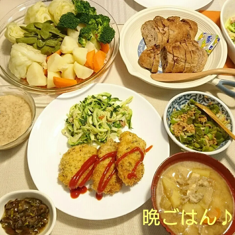 今日の晩ごはん(鶏むね肉の香草パン粉焼きと…)|oomugiさん