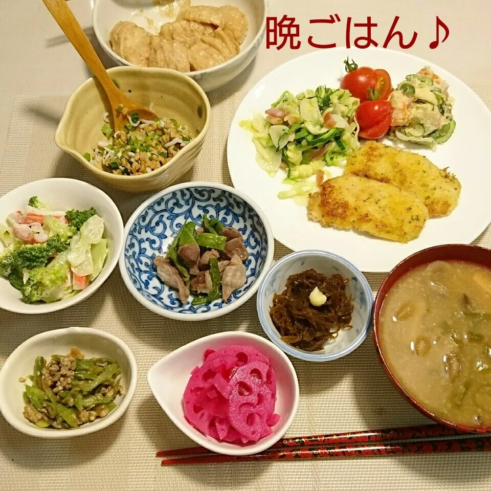 今日の晩ごはん(鶏むね肉の香草パン粉焼きと…)|oomugiさん