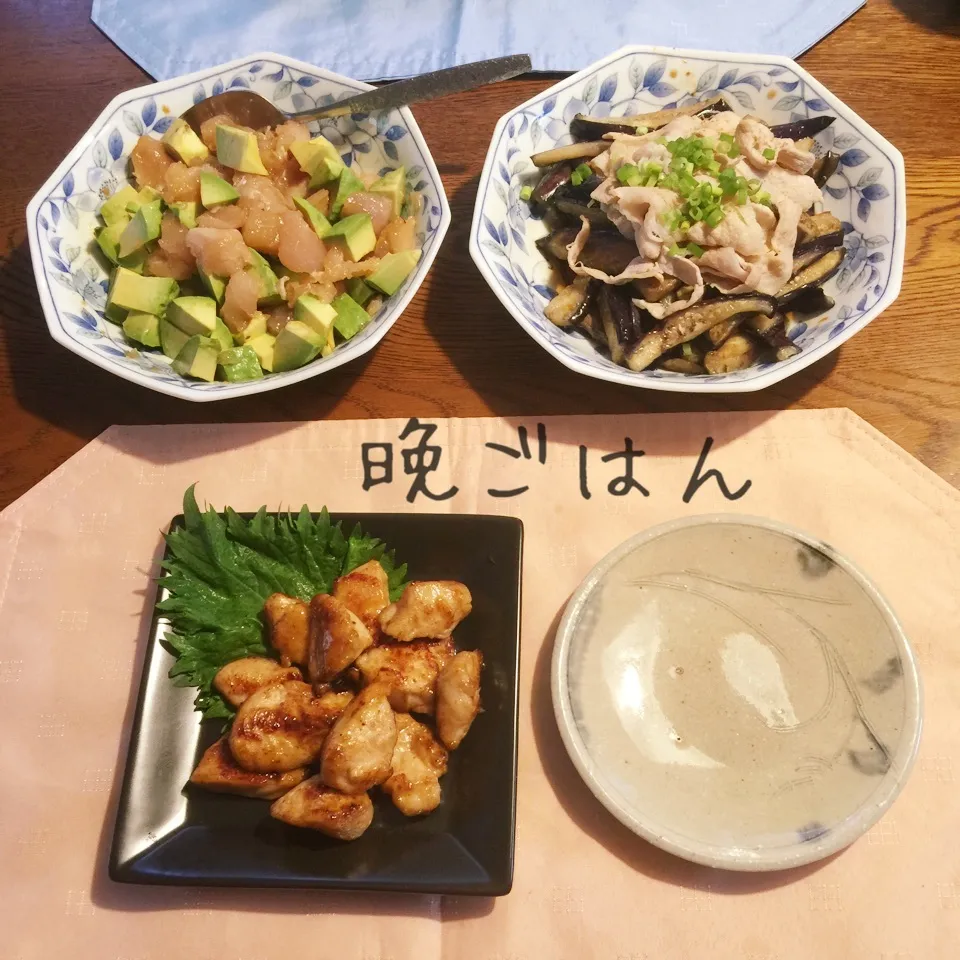 鶏肉の鍬焼き、茄子としゃぶ肉ピリ辛ポン酢、鮪とアボカドサラダ|yakinasuさん