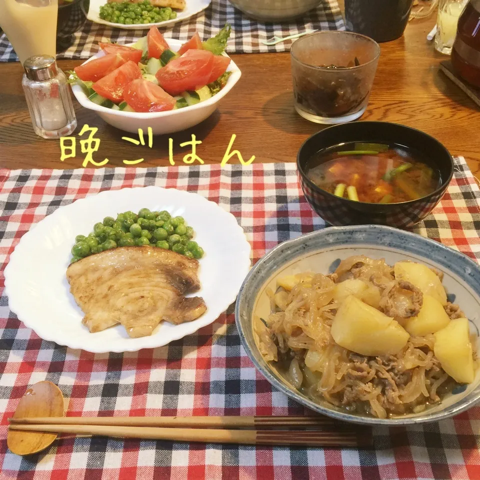 Snapdishの料理写真:メカジキ醤油焼き、グリーンピース、肉じゃが、味噌汁、サラダ|yakinasuさん