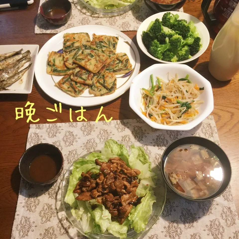 豚肉胡麻照り、チヂミ、ブロッコリー、もやしナムル、鰯、味噌汁|yakinasuさん