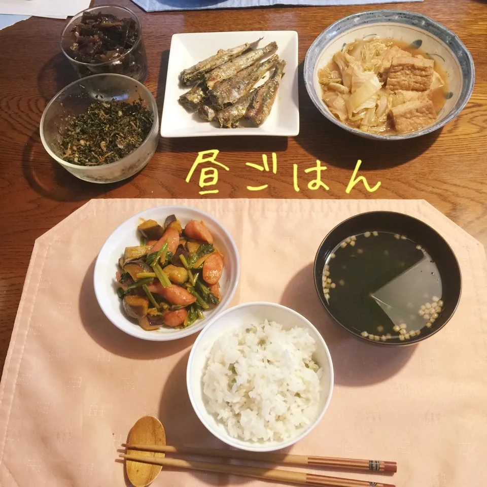 豆ごはん、鰯甘露煮、白菜と厚揚げ煮物、ソーセージと茄子炒め|yakinasuさん