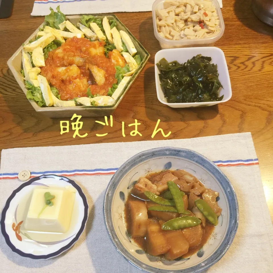 Snapdishの料理写真:豚バラと大根の味噌煮込み、鱈チリソース、玉子豆腐、常備菜|yakinasuさん