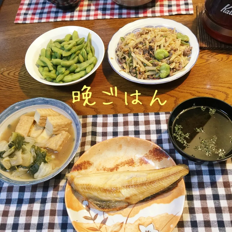 ホッケ開き、白菜厚揚げ煮物、ジャガ牛肉オイマヨ炒め、枝豆、|yakinasuさん