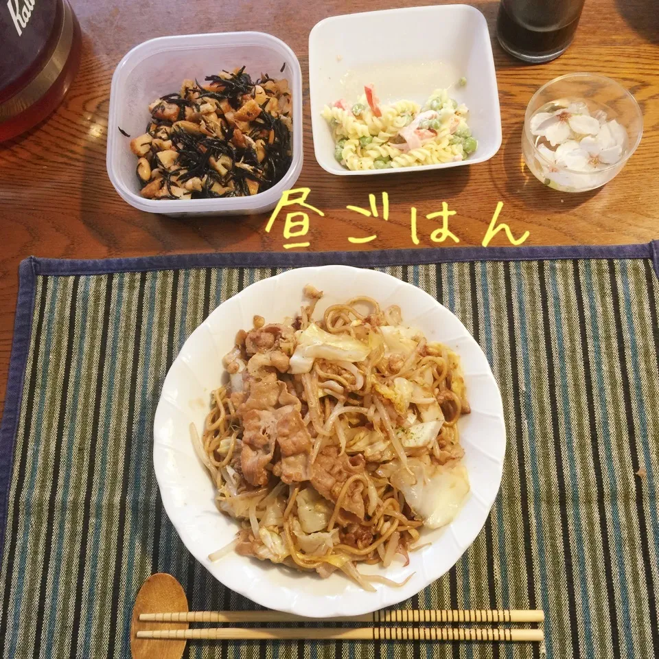 ソース焼きそば、ひじき、マカロニサラダ、|yakinasuさん