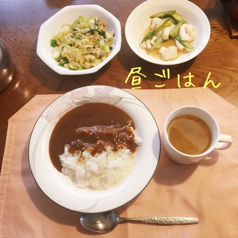 Snapdishの料理写真:カレーライス、サラダ、アスパライカ炒め、野菜スープ|yakinasuさん