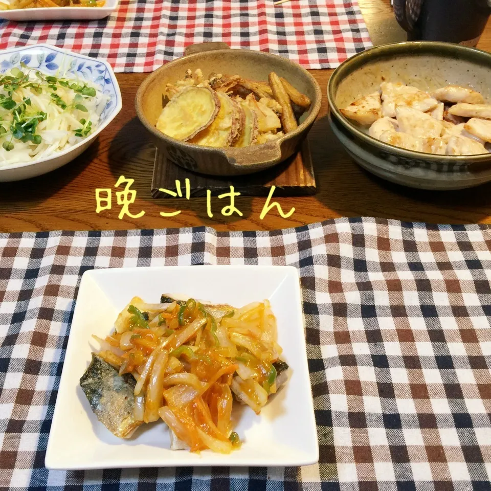 Snapdishの料理写真:鶏胸肉オイマヨ和え、鯖野菜あんかけ、大根サラダ、天ぷら残り|yakinasuさん