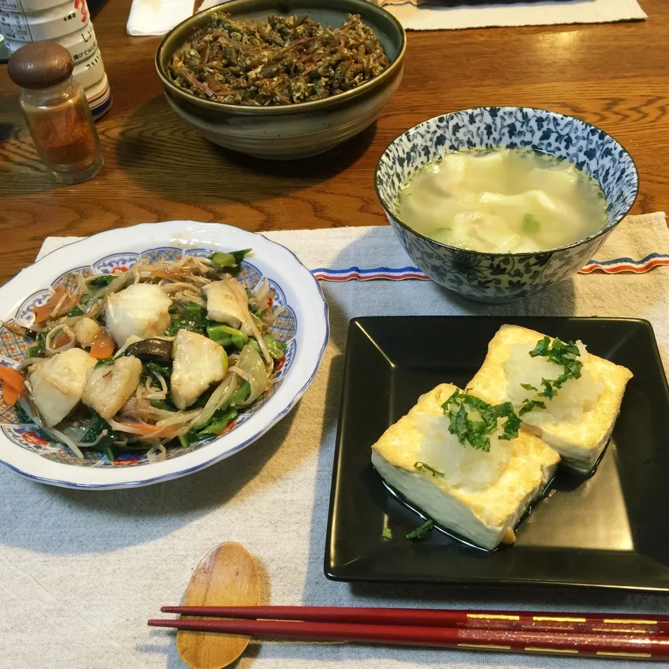 Snapdishの料理写真:タラと野菜の中華炒め、豆腐ステーキおろし添え、ワンタンスープ|yakinasuさん