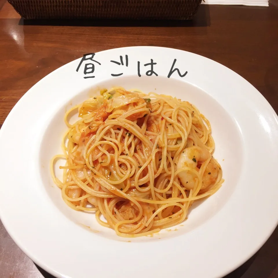 Snapdishの料理写真:海老のピリ辛トマトソースパスタ|yakinasuさん