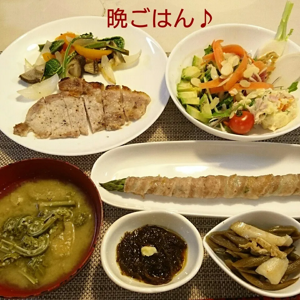 Snapdishの料理写真:今日の晩ごはん(豚ロースの塩麹焼と…)|oomugiさん