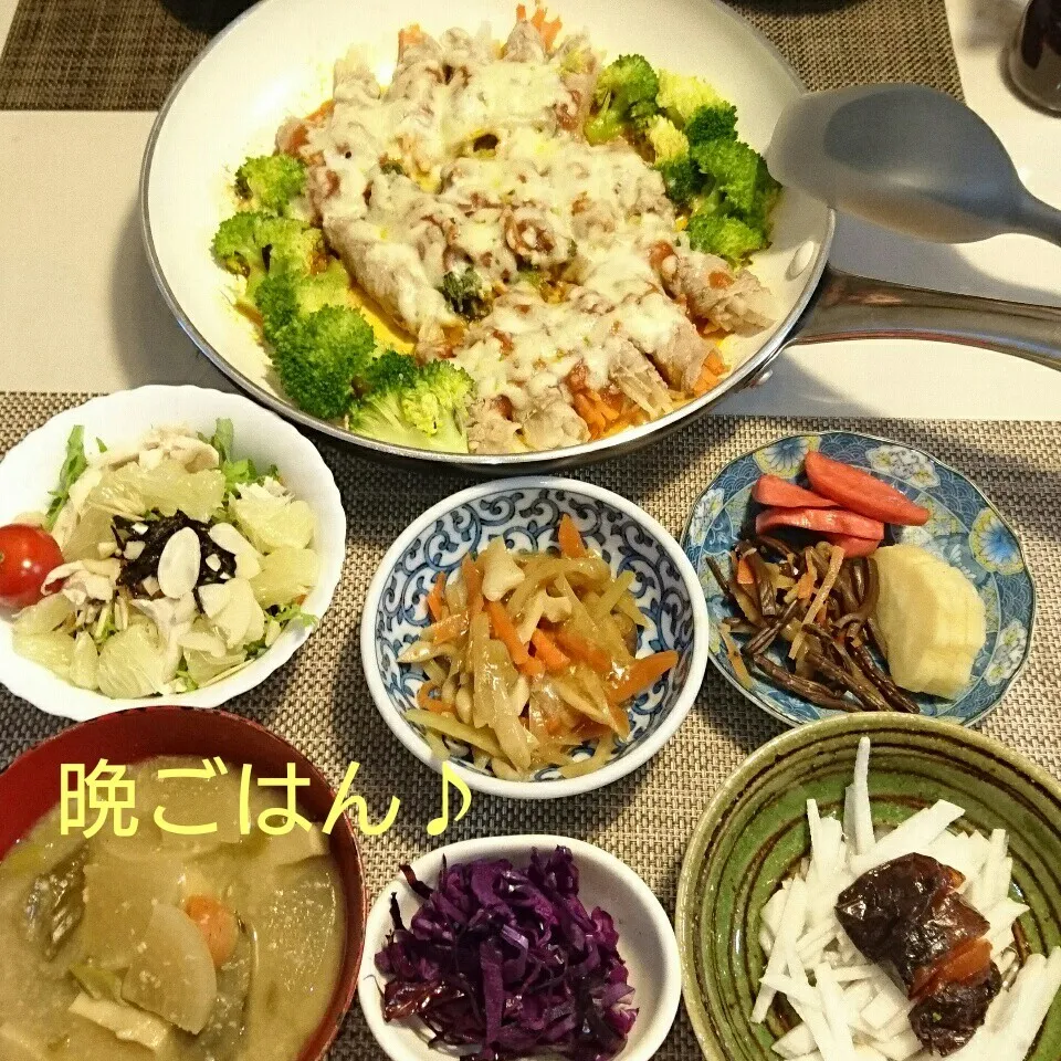 Snapdishの料理写真:今日の晩ごはん(豚しゃぶクルクルのリメイクと…)|oomugiさん