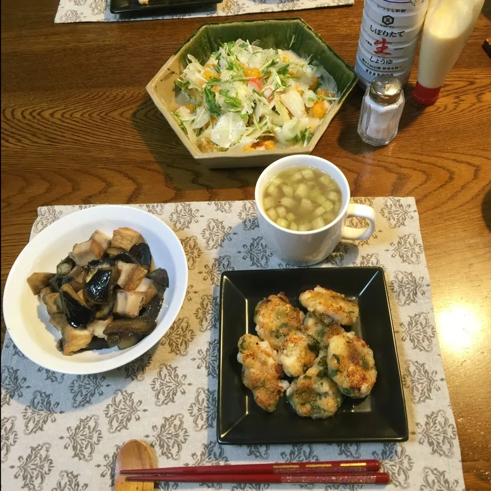 Snapdishの料理写真:海老ナゲット、茄子厚揚げ煮物、大根水菜サラダ、スープ|yakinasuさん