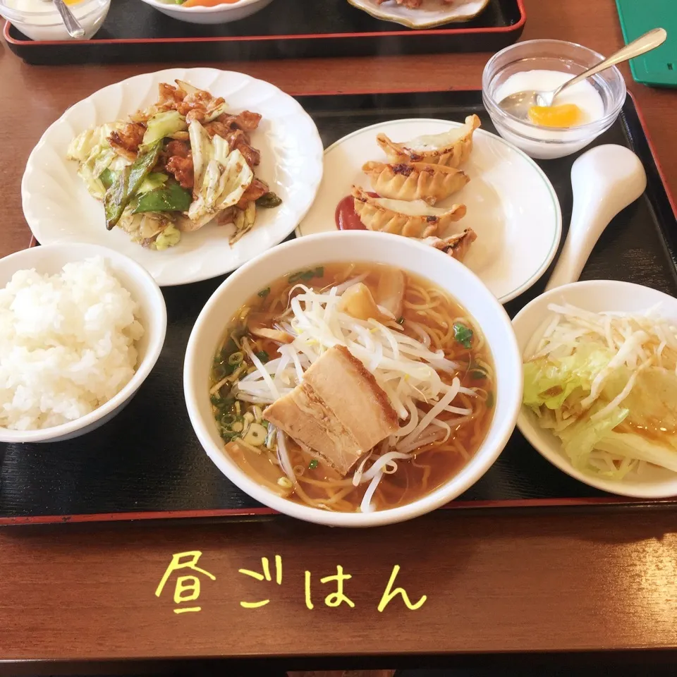 醤油ラーメン、揚げ餃子、ホイコウロウ、大根サラダ、杏仁豆腐|yakinasuさん