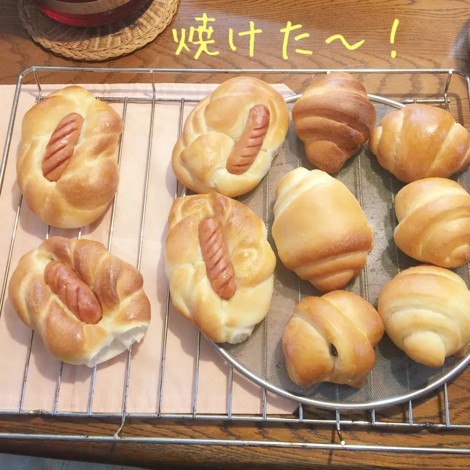 Snapdishの料理写真:甘納豆ロールパン、ウインナーパン|yakinasuさん