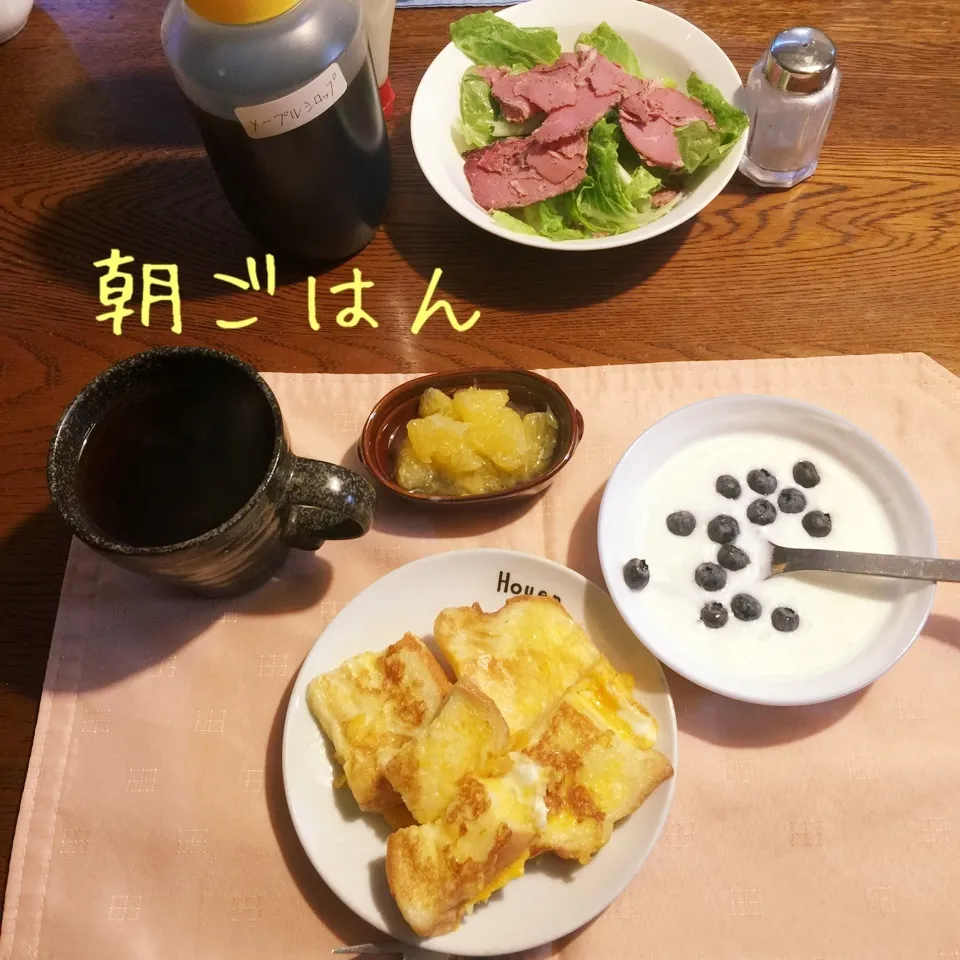 Snapdishの料理写真:フレンチトースト、ペッパービーフ、甘夏、ヨーグルトBB.紅茶|yakinasuさん