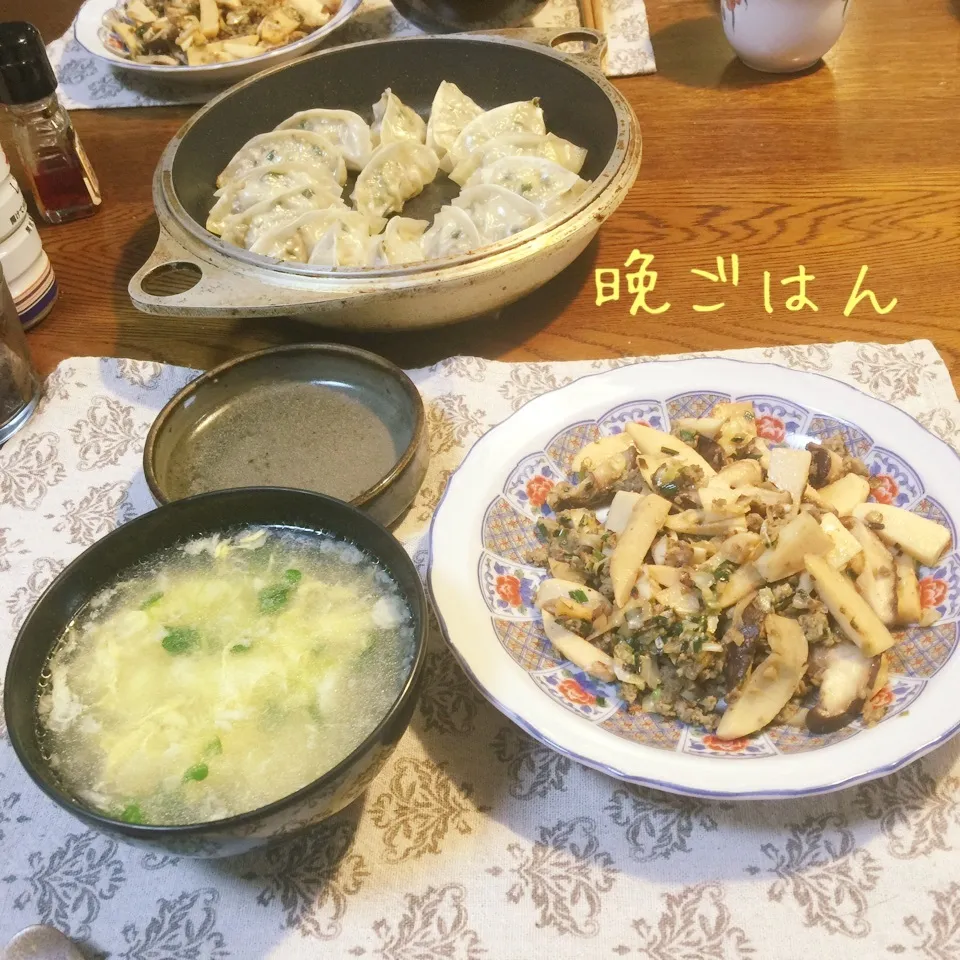 餃子、筍と椎茸オイスター炒め、中華スープ|yakinasuさん