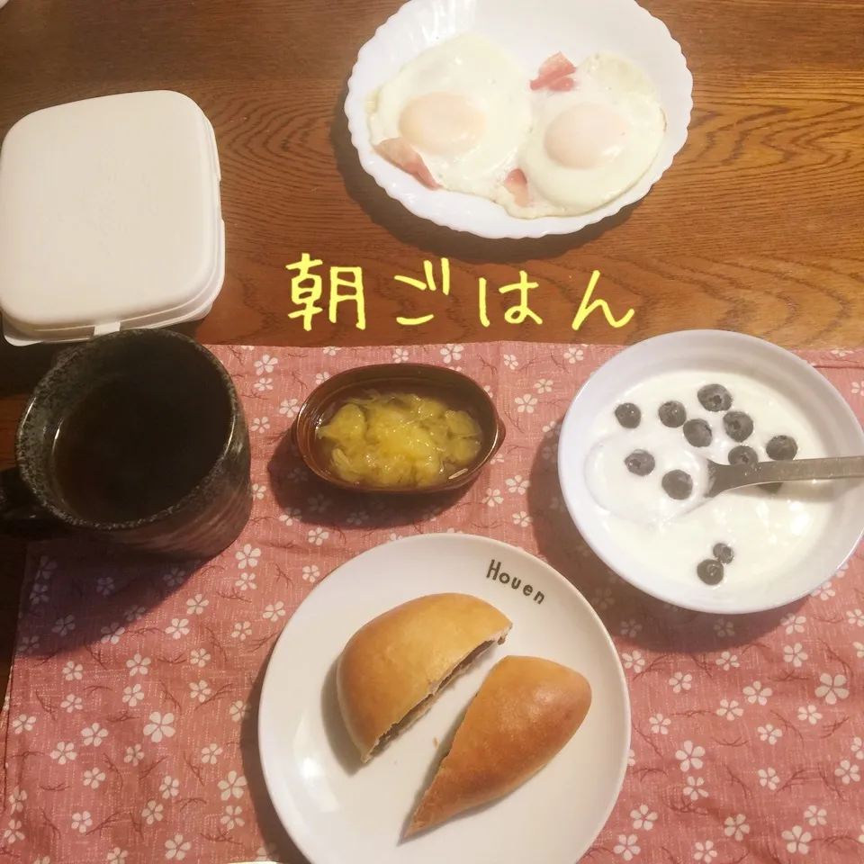 Snapdishの料理写真:あんパン、甘納豆パン、ベーコンエッグ、甘夏、ヨーグルトBB|yakinasuさん