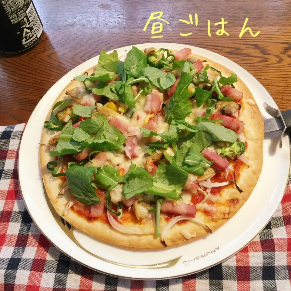 Snapdishの料理写真:トマトソースのミックスピザ|yakinasuさん