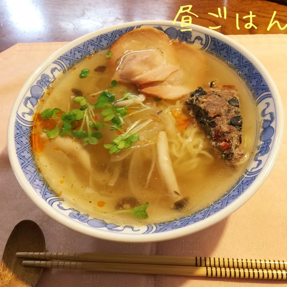 Snapdishの料理写真:塩ラーメン、|yakinasuさん