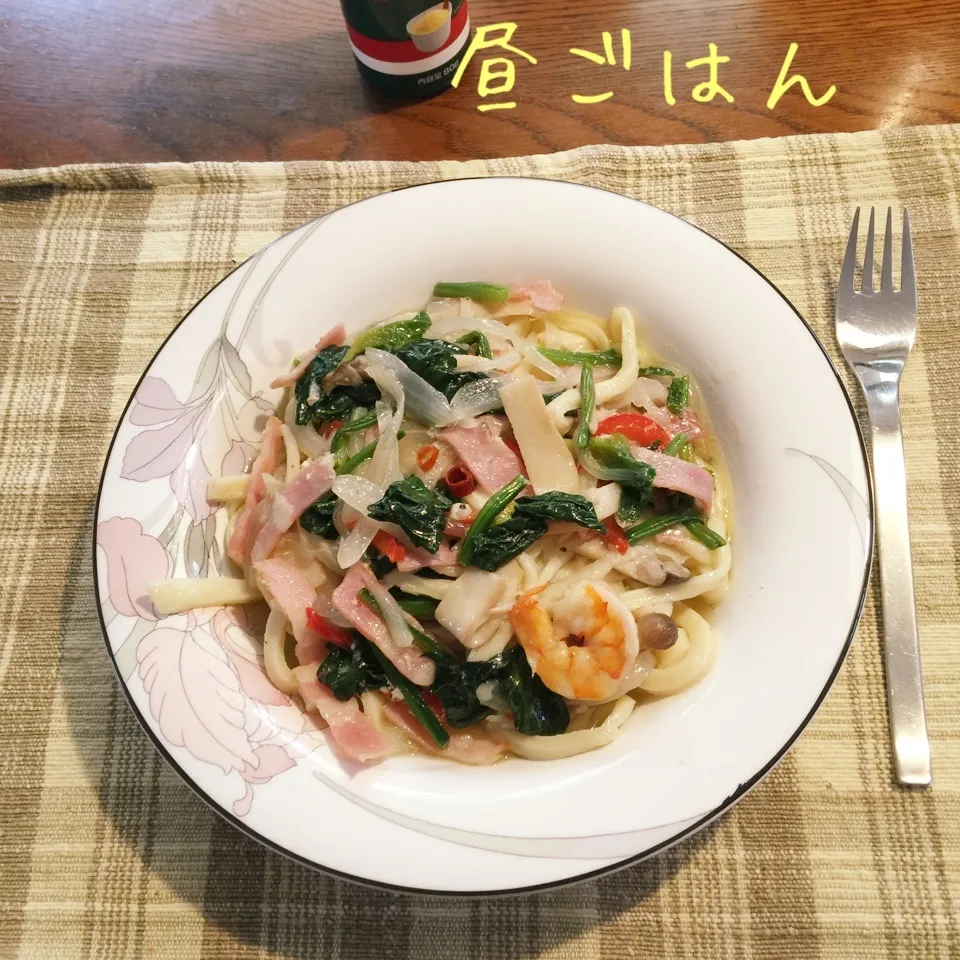 Snapdishの料理写真:手打ちパスタで、アヒージョ残りオイル利用のペペロンチーノ|yakinasuさん