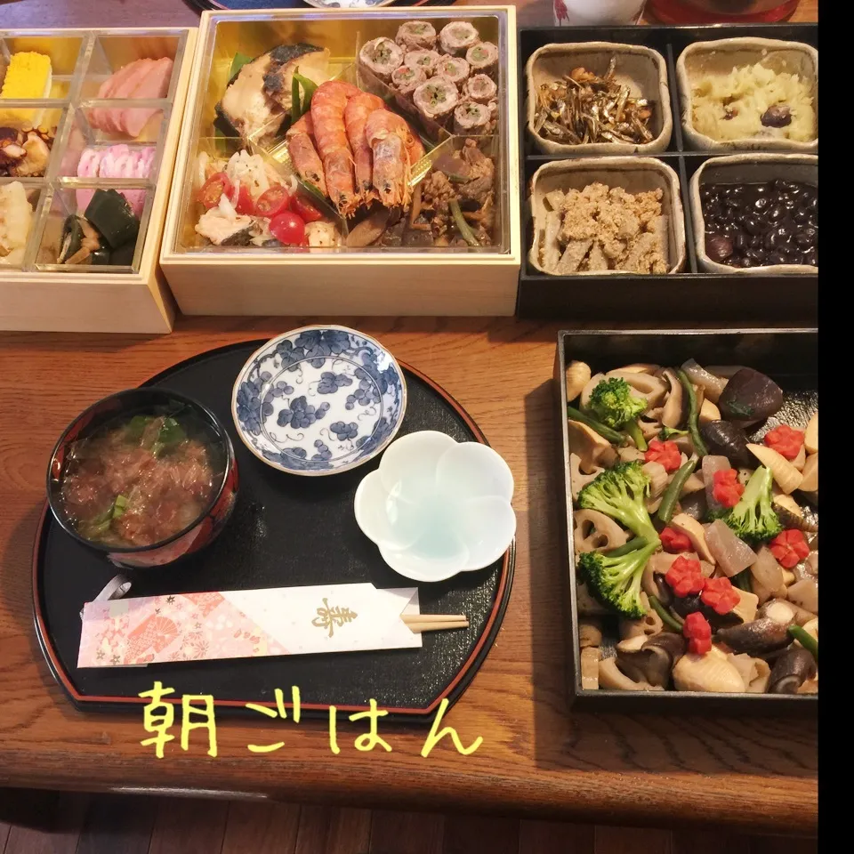 Snapdishの料理写真:お雑煮とおせちであさごはん|yakinasuさん