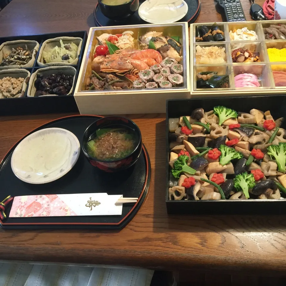 Snapdishの料理写真:元旦祝膳 おせちと名古屋雑煮|yakinasuさん