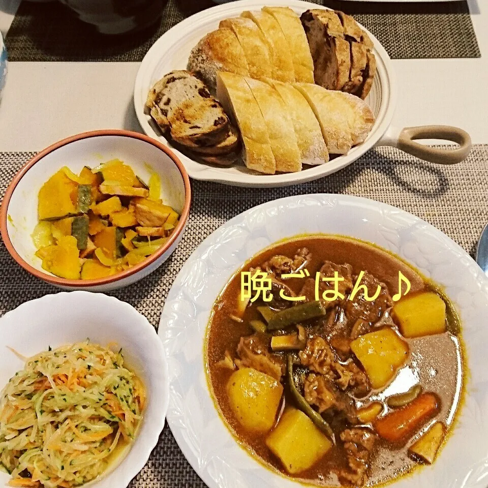 Snapdishの料理写真:今日の晩ごはん(ビーフシチューと…)|oomugiさん