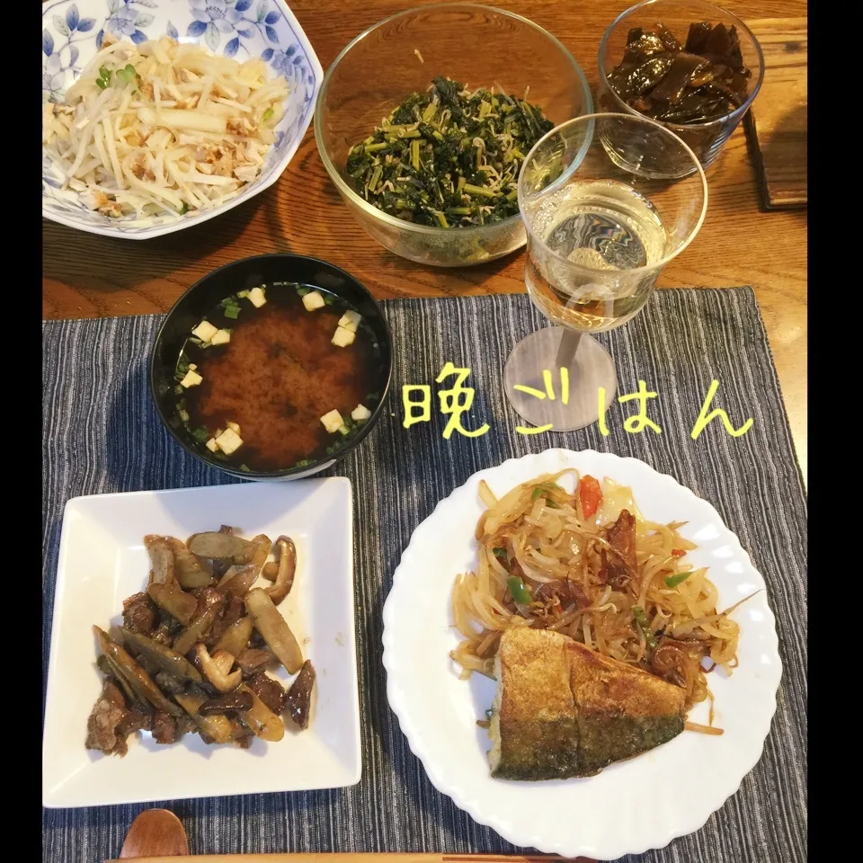 鯖カレームニエル、野菜炒め、牛肉と牛蒡椎茸しぐれ煮、味噌汁|yakinasuさん