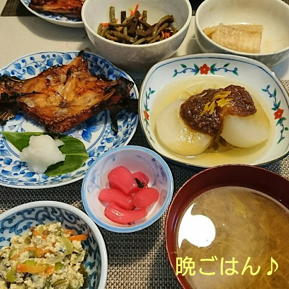 Snapdishの料理写真:今日の晩ごはん(ギンダラのかまのみりん干しと…)|oomugiさん