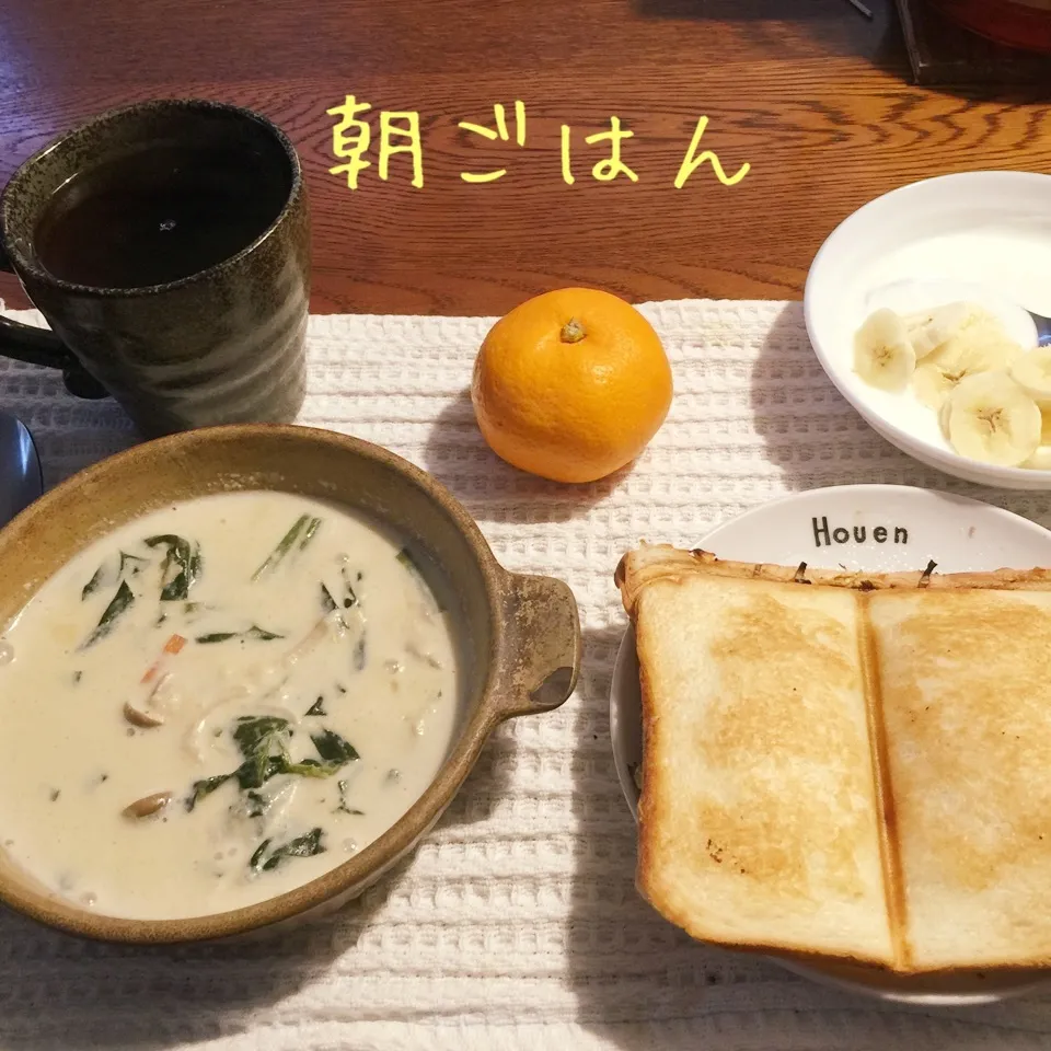 Snapdishの料理写真:キャベツとコロッケのホットサンド、スープ、蜜柑、ヨーグルト|yakinasuさん