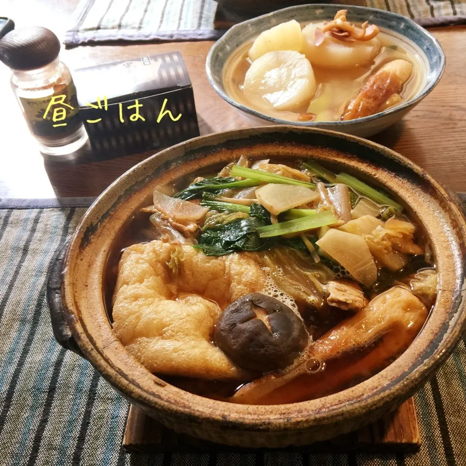 Snapdishの料理写真:味噌煮込みうどん、大根の煮物|yakinasuさん