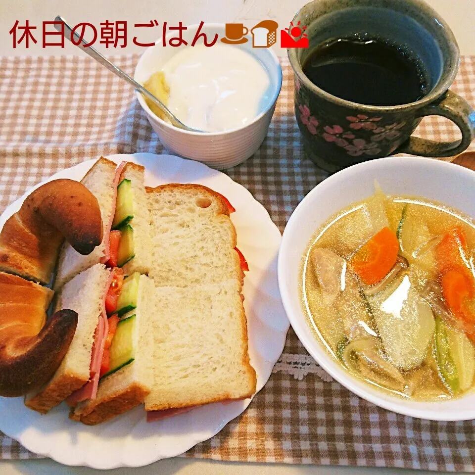 休日の朝ごはん☕🍞🌄|oomugiさん